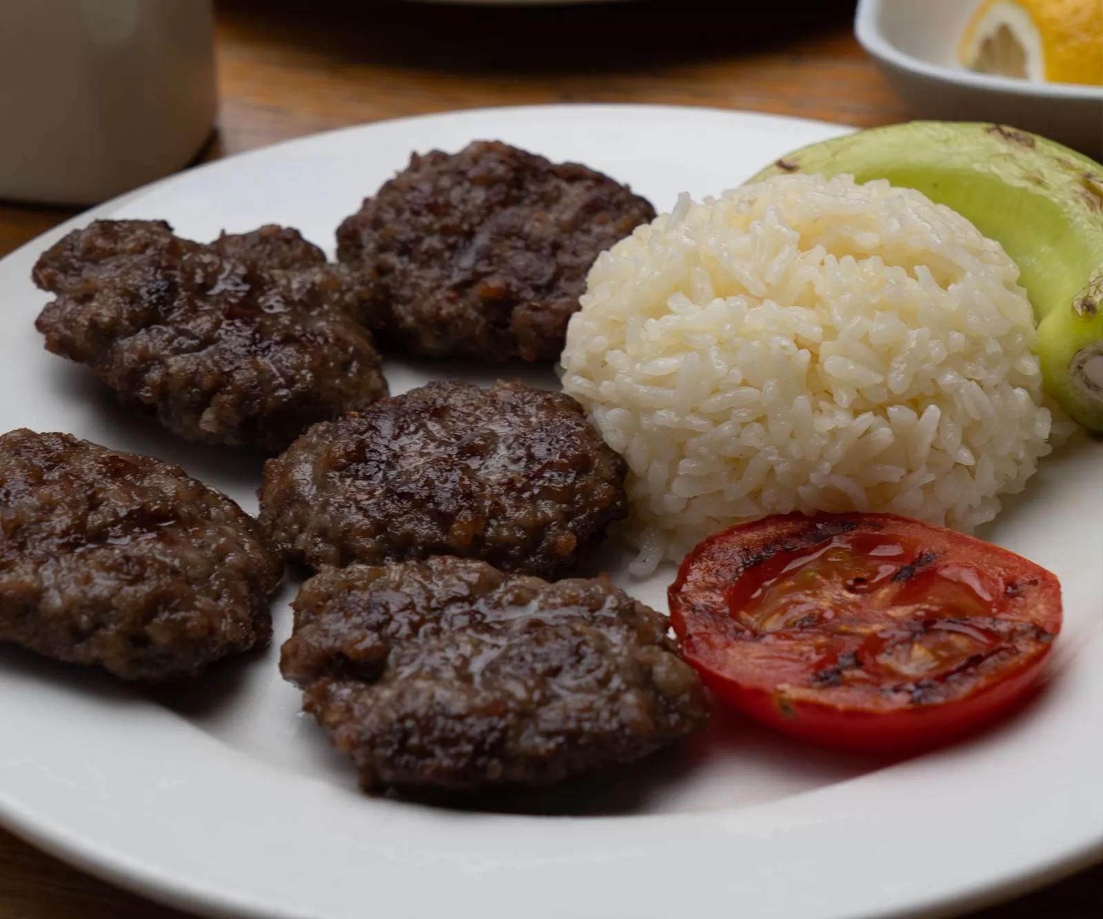 1 Porsiyon Akçaabat Köfte (200 Gr)